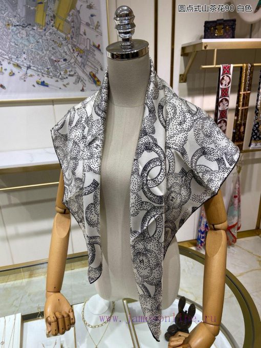 The new Chanel polka dot camellia 90 silk square scarf is highly recommended by VIPs. You muvhpndj75 - Image 8