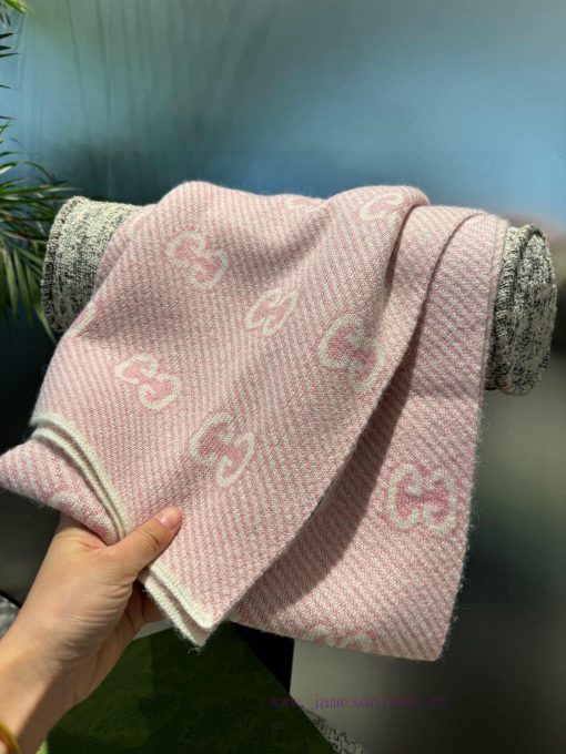 Gucci2023 new collection has been upgraded in the new season, featuring classic letters and arjnmewk - Image 6