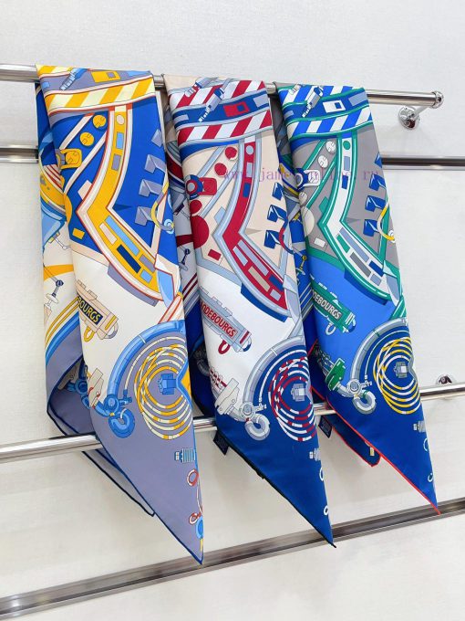 HERMES's new silk scarf looks great and is highly recommended for the Huafu Festival. It fea0gs5v5sa - Image 4