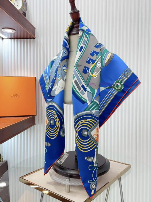 HERMES's new silk scarf looks great and is highly recommended for the Huafu Festival. It fea0gs5v5sa - Image 10