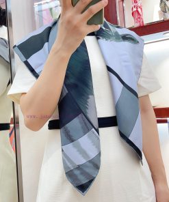 HERMES's new silk scarf looks great and is highly recommended. With top-notch craftsmanship ivydspqu