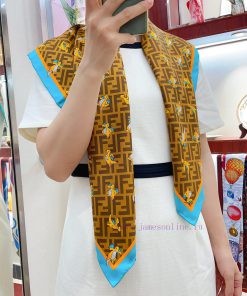 Fendi's latest flagship product, the Little Feilong 90 silk square scarf, is a perfect matchdl8uuts2
