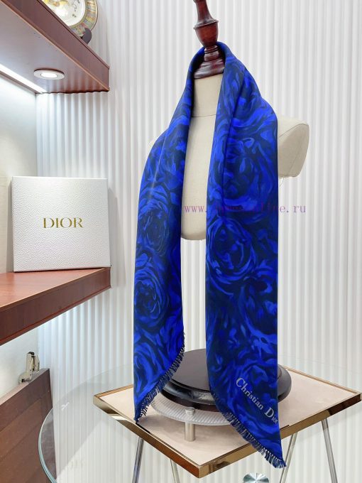 Dior exudes a sense of luxury and elegance, with simple and elegant color schemes and intricwk4po81k - Image 8