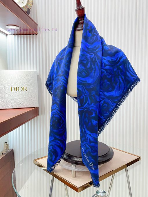Dior exudes a sense of luxury and elegance, with simple and elegant color schemes and intricwk4po81k - Image 10