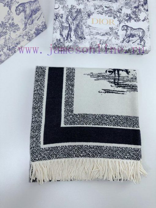 Jacquard scarves, shawls, and blankets are versatile and super stunning, with 100% fidelity.cy8omed9