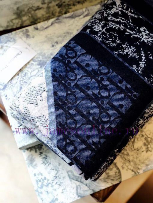 This shawl is a collaboration between Dior and artist Kenny Scharf, crafted from blue and piz9ovc298 - Image 9