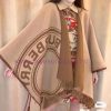 The most impressive original item in BURBERRY's history, a classic among classic cloaks Cust3od6vs5t