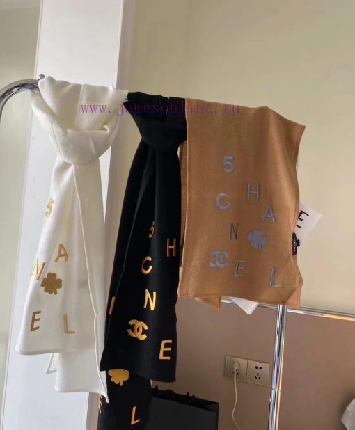 In the beginning of 2022, there will be a new and exquisite Chanel mini scarf that is just r1ruay3l5 - Image 3