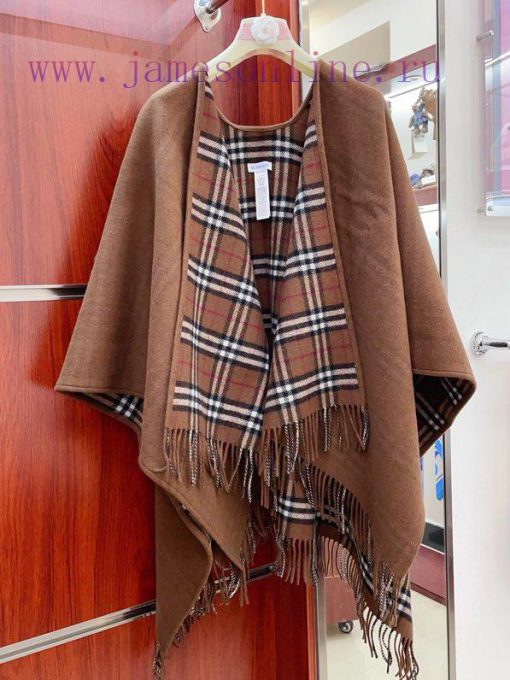 The most impressive original product in BURBERRY's history, a double-sided cape with a small57vvnplx - Image 4