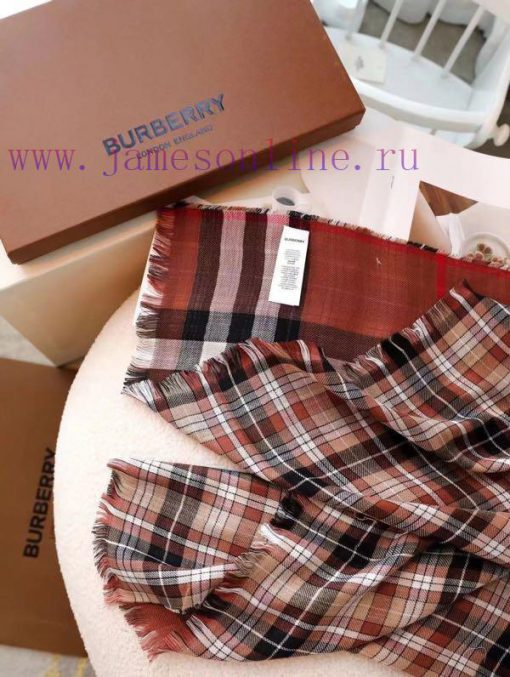 Burberry is simple and as always, its exclusive style is minimalist, high-end, modern, fashi058brvm1 - Image 7
