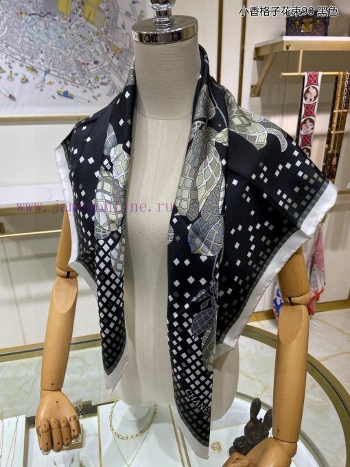 The new Chanel record printed 90 silk square scarf is highly recommended by VIPs. You must spaw30c3r - Image 7