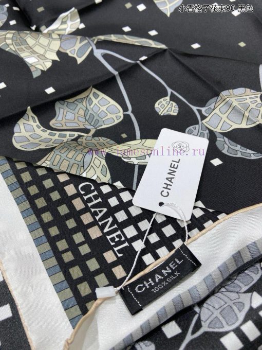 The new Chanel record printed 90 silk square scarf is highly recommended by VIPs. You must spaw30c3r - Image 9