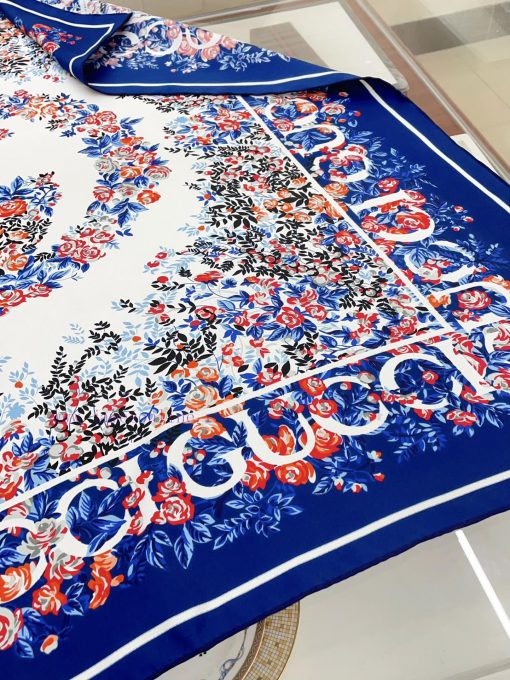GUCCI's latest flagship GG interlocking floral 90 silk square scarf, a floral series that ismdfgcuwp - Image 7