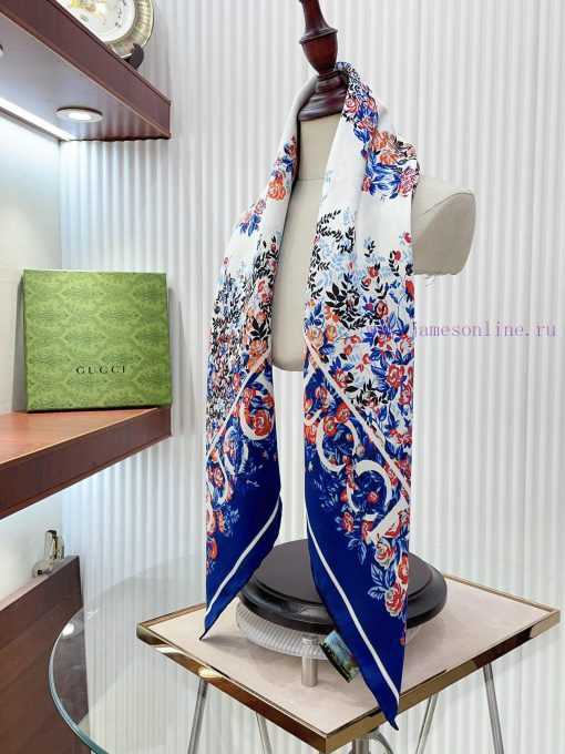 GUCCI's latest flagship GG interlocking floral 90 silk square scarf, a floral series that ismdfgcuwp - Image 8