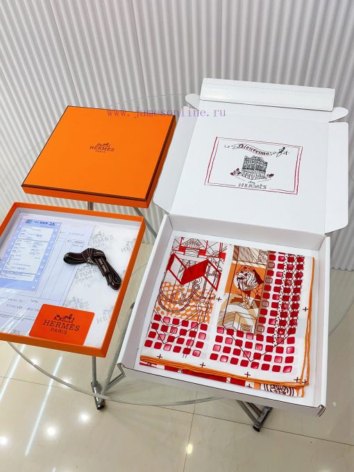 HERMES's new silk scarf looks great when you buy it. We recommend the lacquered version of tl5kcqz4n - Image 4