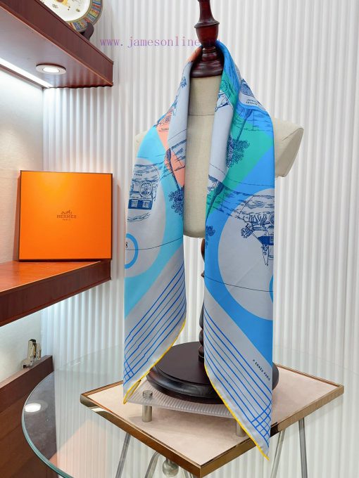HERMES's new silk scarf looks great and is recommended for both buses and women. It featuresr541xsk1 - Image 8