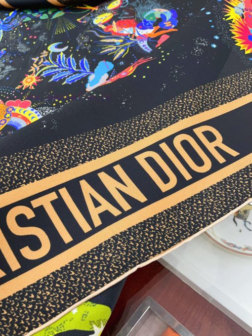 Dior's latest flagship Underwater World 90 silk square scarf, a floral collection that is vemaw6kei9 - Image 6