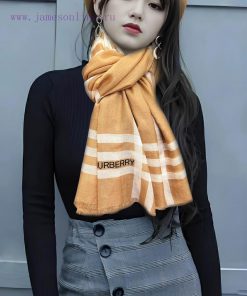 The Burberry 2024 is so beautiful that it's heart wrenching. The genuine beauty of the real qmpqikkf