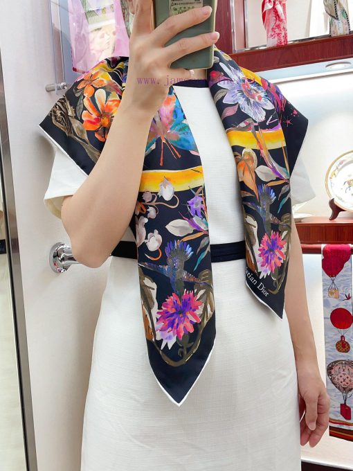 Dior Tarot Lucky Symbols exude an overwhelming sense of luxury. The color scheme is meticulo1v3whcjl - Image 2