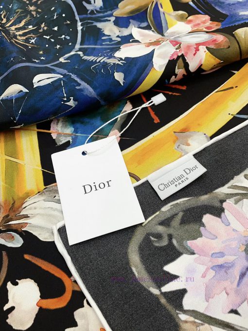 Dior Tarot Lucky Symbols exude an overwhelming sense of luxury. The color scheme is meticulo1v3whcjl - Image 7