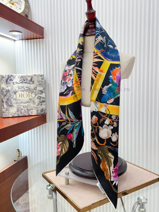 Dior Tarot Lucky Symbols exude an overwhelming sense of luxury. The color scheme is meticulo1v3whcjl - Image 8