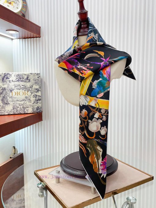 Dior Tarot Lucky Symbols exude an overwhelming sense of luxury. The color scheme is meticulo1v3whcjl - Image 9