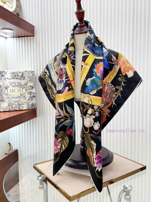 Dior Tarot Lucky Symbols exude an overwhelming sense of luxury. The color scheme is meticulo1v3whcjl - Image 10
