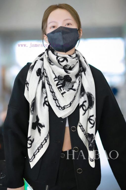 High end customized Chanel double-sided dual color cashmere square scarf, double C butterfly33fjnit1 - Image 2