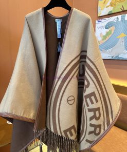 The most amazing original item in BURBERRY's history, this fully wrapped accessory cape jackrxk7291x