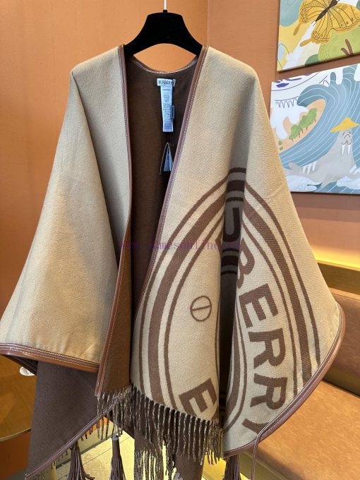 The most amazing original item in BURBERRY's history, this fully wrapped accessory cape jackrxk7291x