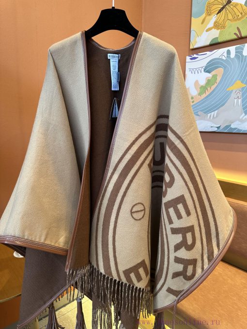 The most amazing original item in BURBERRY's history, this fully wrapped accessory cape jackrxk7291x - Image 2