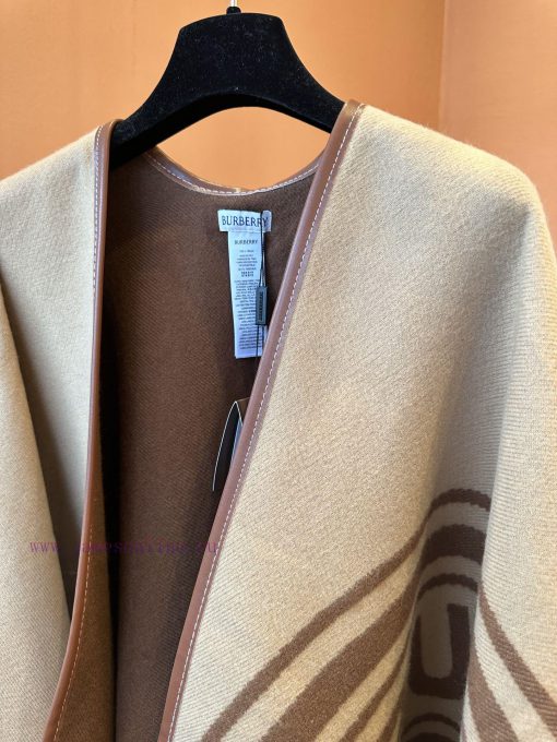 The most amazing original item in BURBERRY's history, this fully wrapped accessory cape jackrxk7291x - Image 3