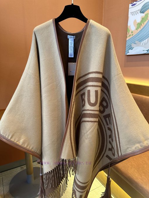 The most amazing original item in BURBERRY's history, this fully wrapped accessory cape jackrxk7291x - Image 7