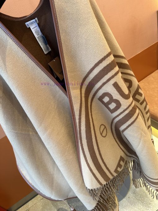 The most amazing original item in BURBERRY's history, this fully wrapped accessory cape jackrxk7291x - Image 8