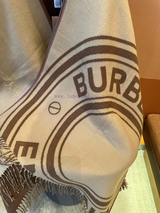 The most amazing original item in BURBERRY's history, this fully wrapped accessory cape jackrxk7291x - Image 9