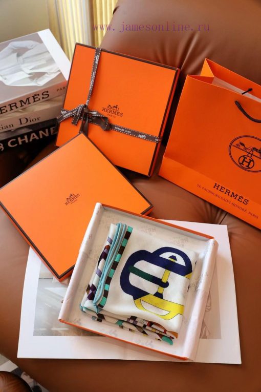 Hermes "Modern Buckle"I sincerely recommend everyone to try triangular scarves in autumn andpfd0xjmi - Image 2