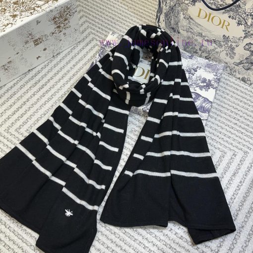 🧣 Beef CD black and white horizontal scarf with embroidered bee design 🧣, The texture is sozphc1bs6 - Image 5
