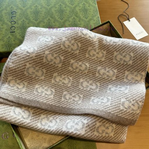 Other Gucci scarves from recent yearsThe newly launched wool long scarf also uses the standatwubsaxf - Image 4