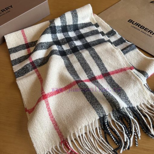 Burr's Christmas series, which focuses on blind bling. Burberry's export orders to the UK spiu73ubkv - Image 3