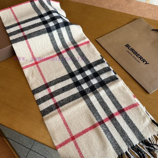 Burr's Christmas series, which focuses on blind bling. Burberry's export orders to the UK spiu73ubkv - Image 6