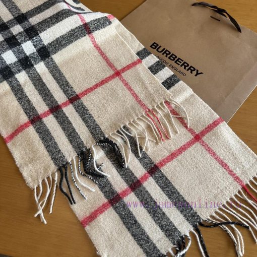 Burr's Christmas series, which focuses on blind bling. Burberry's export orders to the UK spiu73ubkv - Image 9