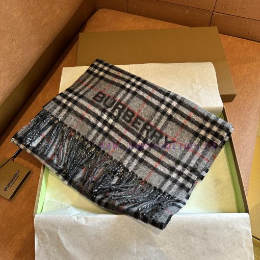A warm and comfortable scarf made of soft cashmere fabric, decorated with Burberry plaid on a4db2z55 - Image 2