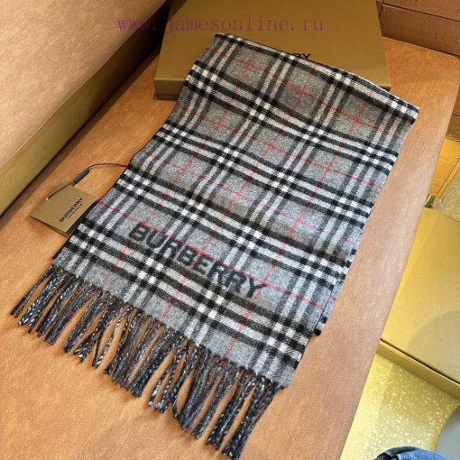 A warm and comfortable scarf made of soft cashmere fabric, decorated with Burberry plaid on a4db2z55 - Image 4