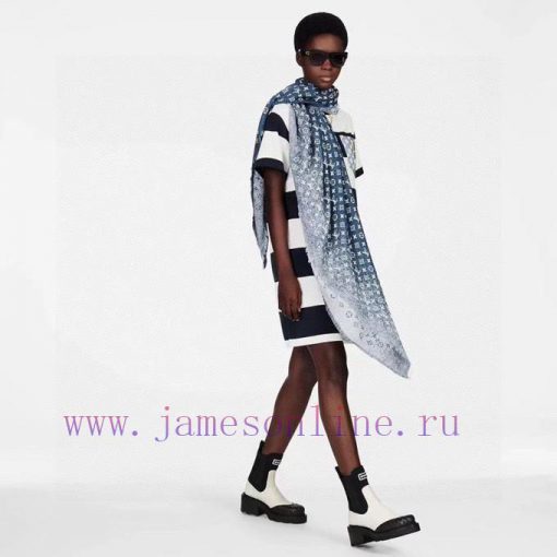 The original Denim Gradient shawl presents a gradient effect, resembling the unique texture ebbnce69 - Image 2