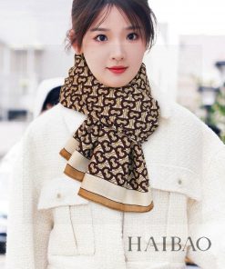 The new Burberry B letter long scarf with double-sided same color printing is recommended fogtfejtti