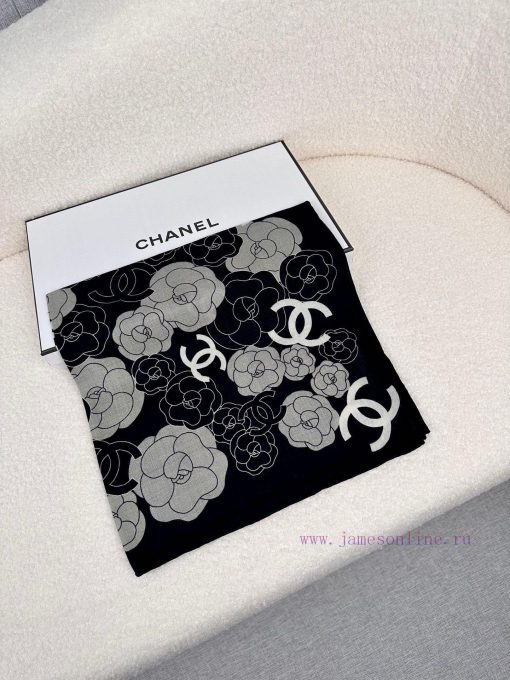C's black and gray Chanel super classic camellia looks great and is highly recommended for id8bh1psh - Image 3