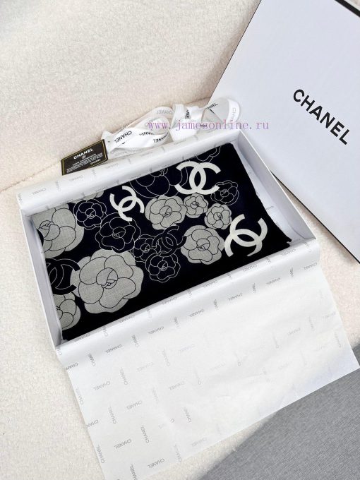 C's black and gray Chanel super classic camellia looks great and is highly recommended for id8bh1psh - Image 4