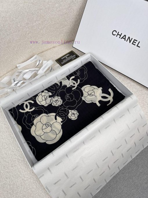 C's black and white Chanel super classic camellias are highly recommended for their excellenyoggu7f7 - Image 4