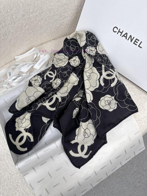 C's black and white Chanel super classic camellias are highly recommended for their excellenyoggu7f7 - Image 5