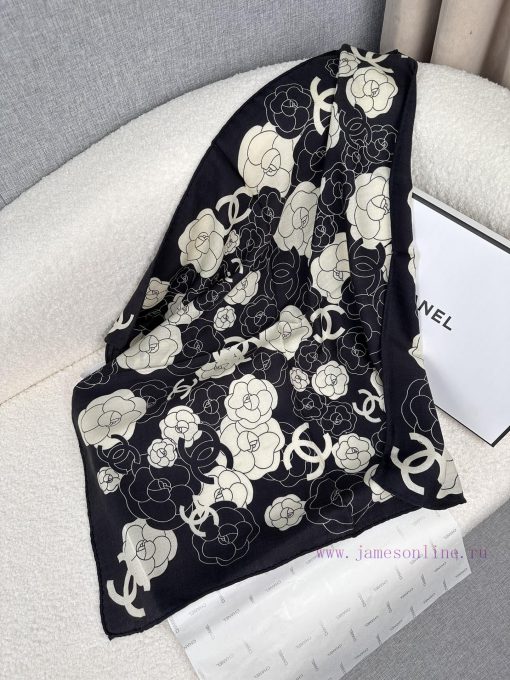 C's black and white Chanel super classic camellias are highly recommended for their excellenyoggu7f7 - Image 6